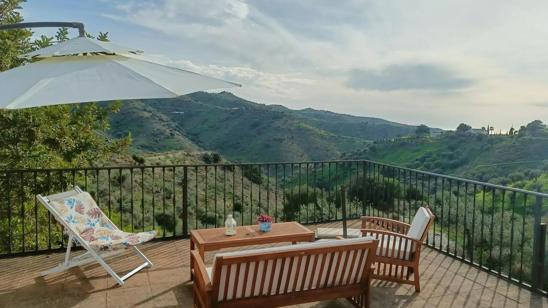 Moclinejo Casa Del Sol - Amazing Private Villa, 20 Km From Malaga Center ספרד